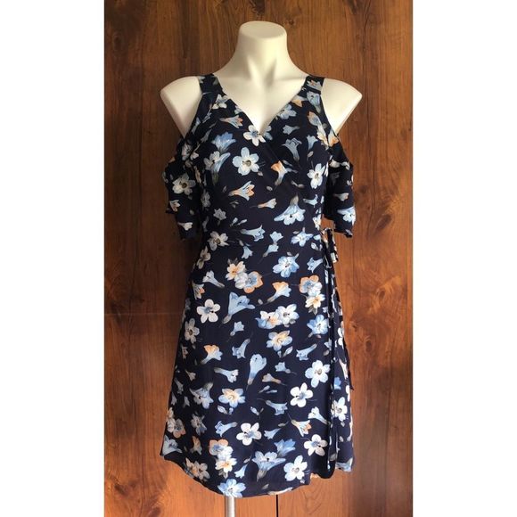 miami Dresses & Skirts - 🆕 Miami Floral Cold Shoulder Wrap Dress